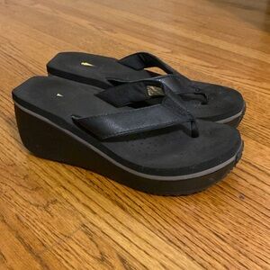 Volatile platform flip flops Black size 8
